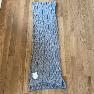 NWT Cintelli e Galluzzo Grey Cable Knit Scarf